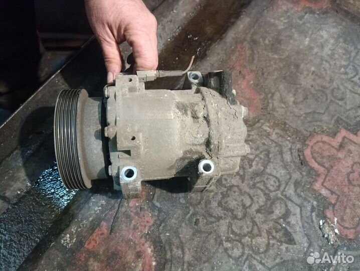 Компрессор кондиционера Renault Logan