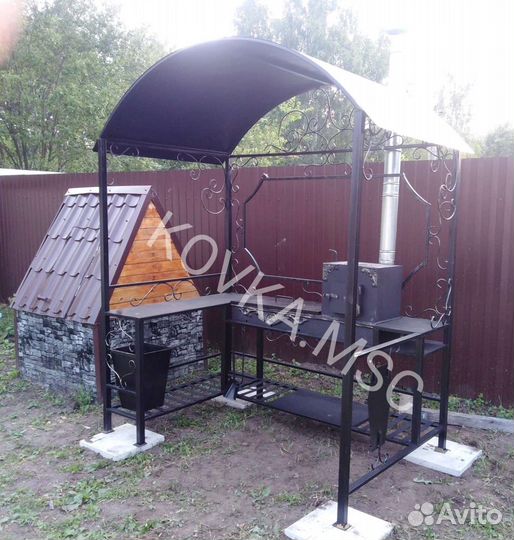 Мангал с крышей