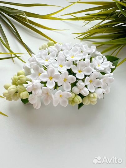 Заколка-автомат с цветами белой сирени