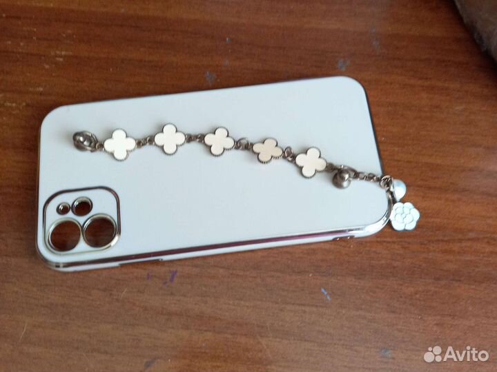 Чехол на iPhone 11