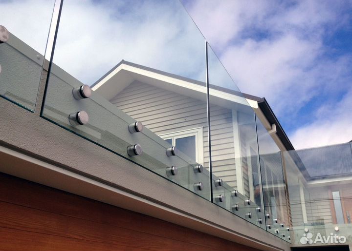 Ограждения из стекла в цвете