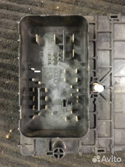 Блок предохранителей Volkswagen Passat B6
