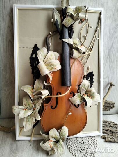 Панно Скрипка с лилиями
