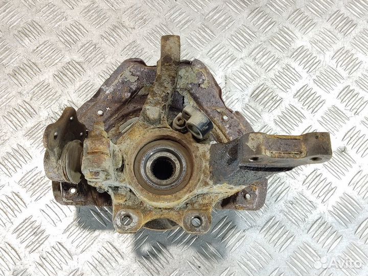 Кулак поворотный передний левый Opel Vectra B