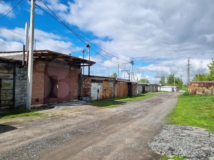 Гараж, > 30 м²