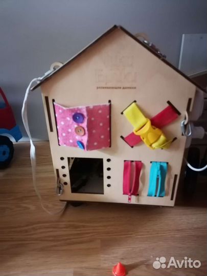 Бизиборд домик