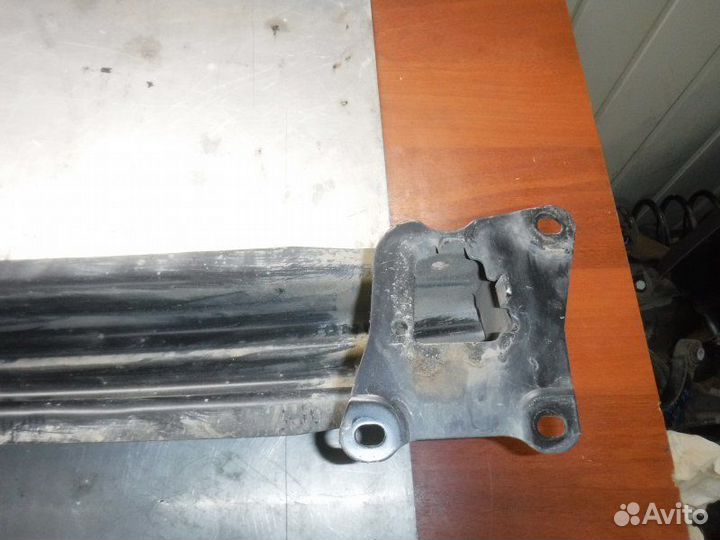 Усилитель бампера задний Volkswagen Golf plus BSE