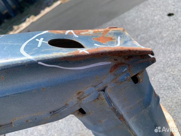 Усилитель бампера передний Land Rover Freelander