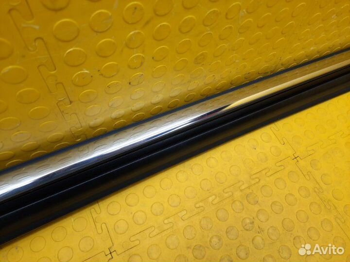 Б/У Уплотнитель опускного стекла В хорошем