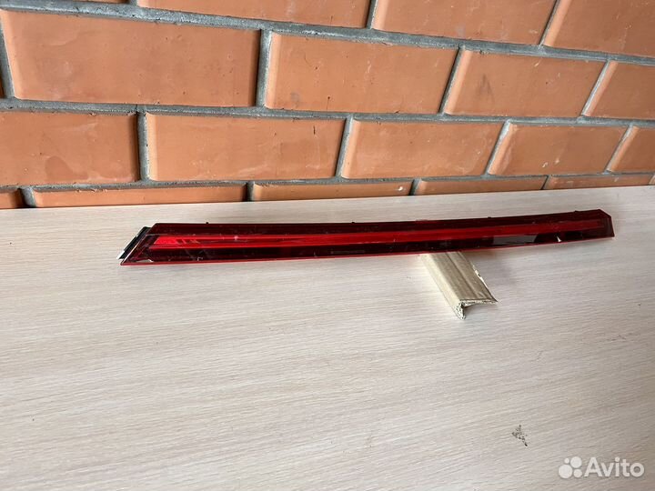 Отражатель на крышку багажника Kia Cerato 4 целый