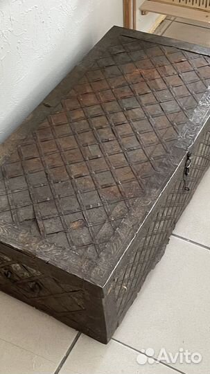 Сундук большой старинный