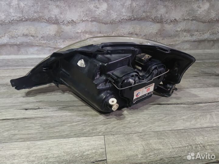 Фара передняя правая