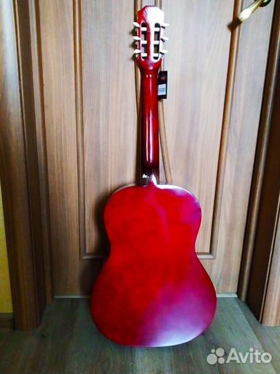 Новая гитара с чехлом и аксессуарами