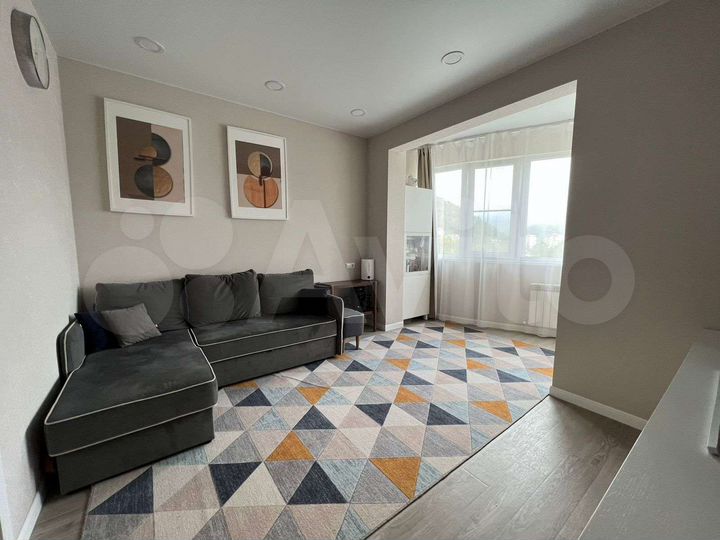 2-к. квартира, 50 м², 10/18 эт.