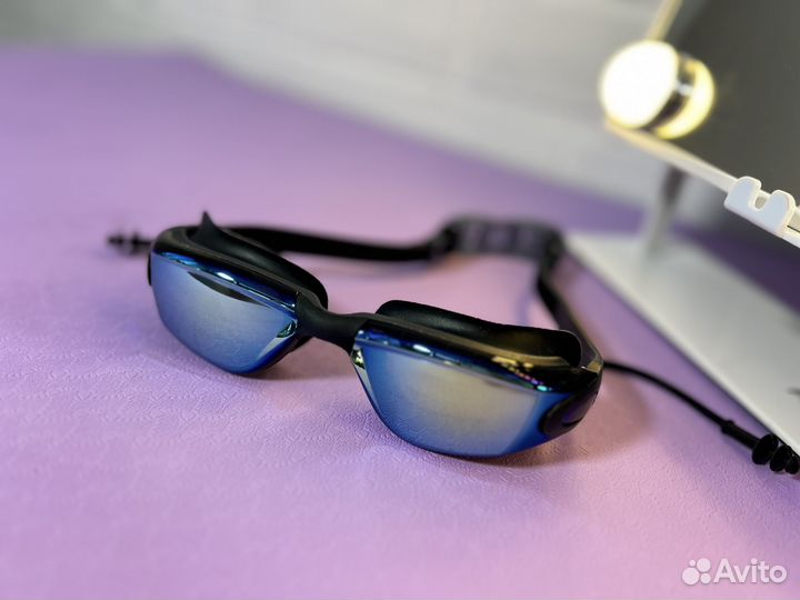 Для плавания очки и шапочки