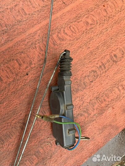 Замок задней левой двери Volvo 440, 460