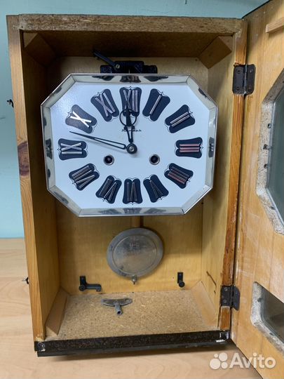 Настенные часы Янтарь