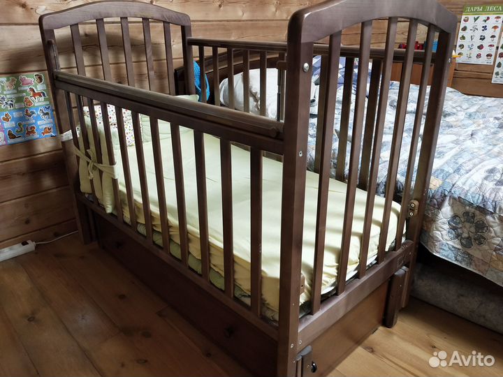 Кроватка с матрасом