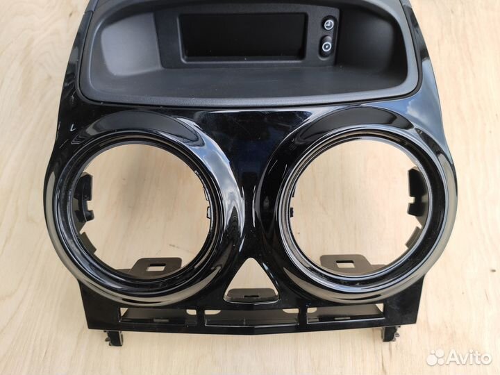 Накладка центральной консоли на Opel Corsa D