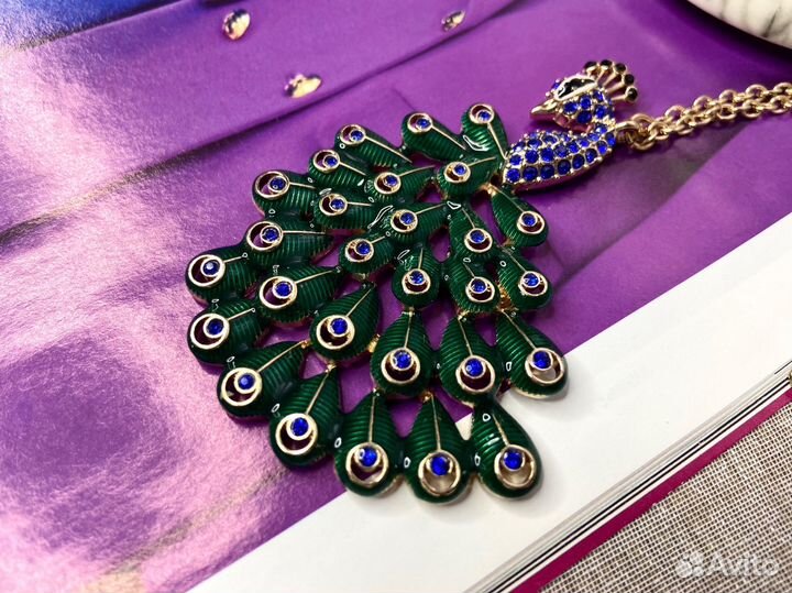 Ожмрелье с павлином с синими стразами