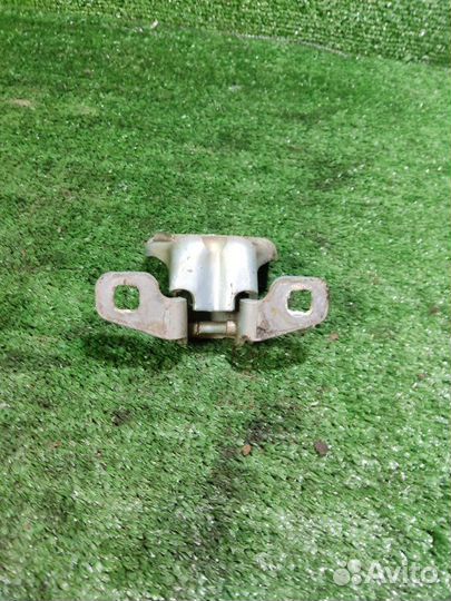 Петля двери Renault Logan