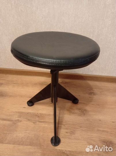 Стул для пианино винтовой