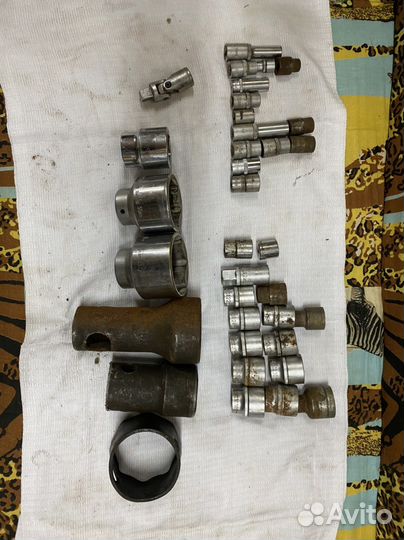 Набор ключей и головок