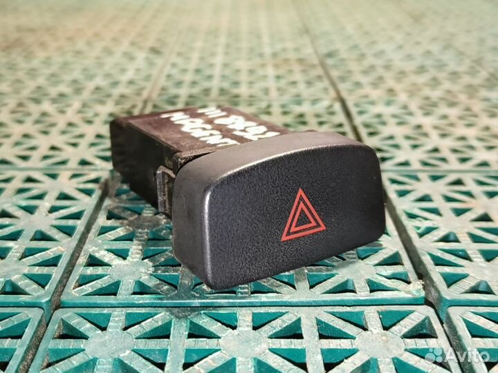 Kнопкa аваpийки Кia Маgеntis I