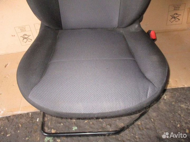 Сиденье переднее правое Renault Logan 2