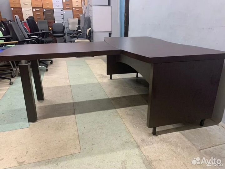 Стол офисный с брифингом