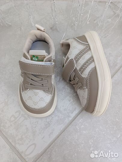 Кроссовки детские 23