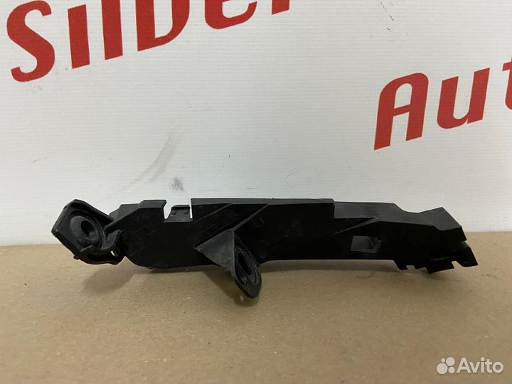 Audi TT 8S крепелние бампера заднее правое