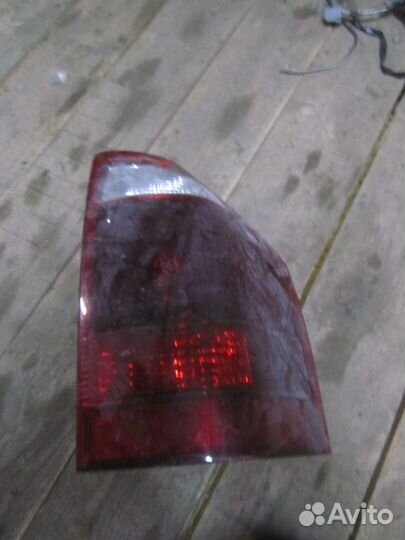 Фонарь задний правый Mitsubishi Pajero 2000-2006