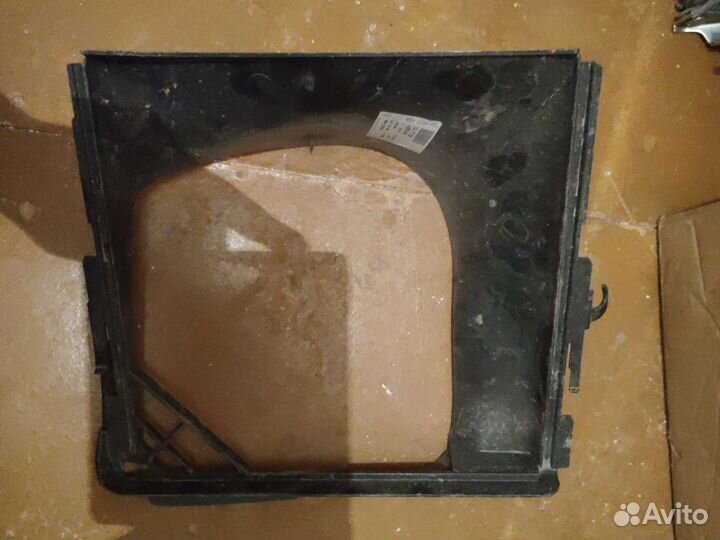 Воздуховод интеркуллера левого touareg