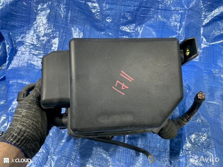 Блок предохранителей под капот на toyota mark II GX100 1GFE