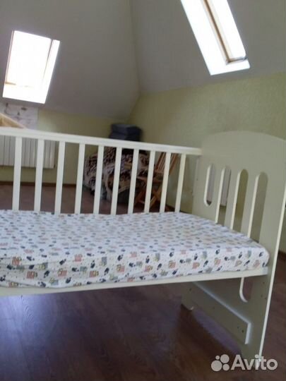 Детская кроватка с матрасом