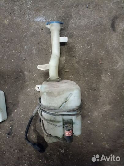 Бачек омывателя Kia Carnival 2002-2006 2.5