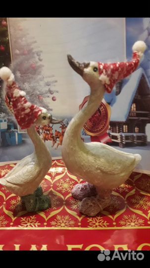 Гусь в новогоднем колпаке