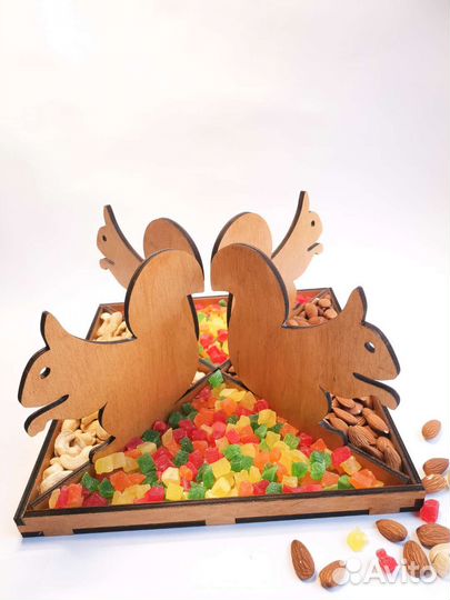 Тарелка для орехов. Менажница деревянная белка