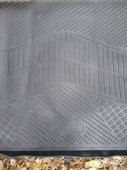 Автомобильные коврики в багажник