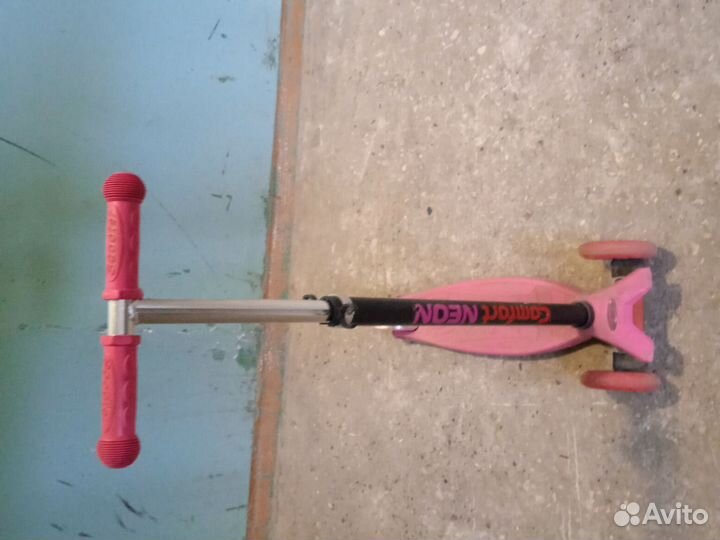 Самокат детский со светящимися колесами