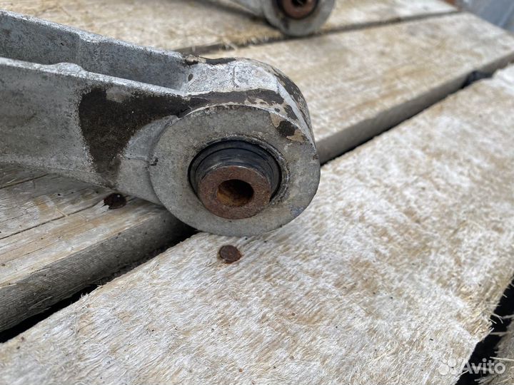 Рычяг задний нижний Nissan Teana J32