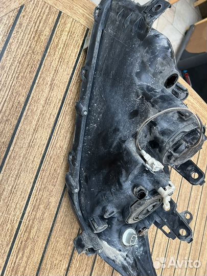 Правая фара на toyota rav4 2010