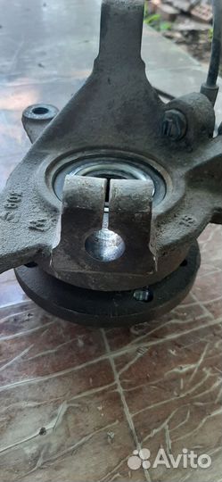 Поворотный кулак правый Renault Scenic1