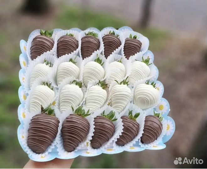 Клубника в шоколаде / букеты из цветов