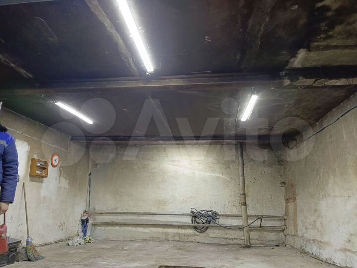 Гараж, > 30 м²