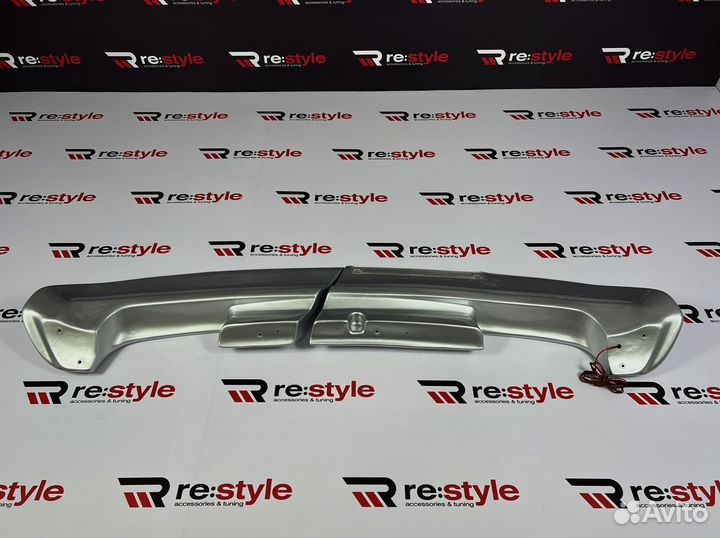 Спойлер на крышу Toyota Land Cruiser 105 серебро