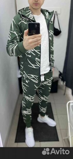 Костюм спортивный