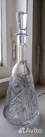 Графины хрустальные, вазочки