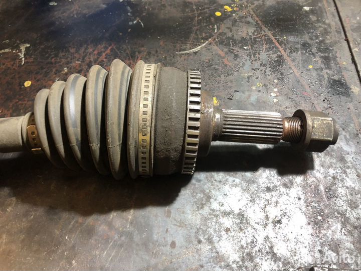 Привод правый Nissan Serena